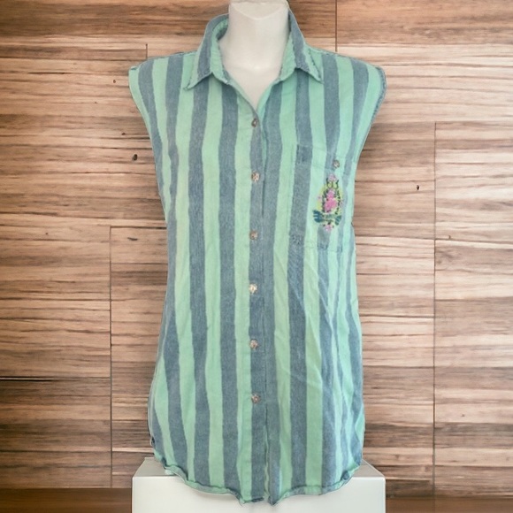 🤑10/$100 Short Circuit  wide stripe button down  floral embroidery blouse M - Picture 1 of 10